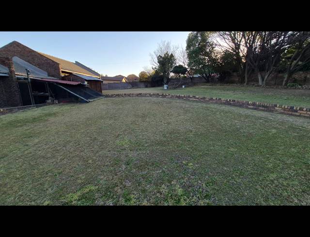 3 BEDROOM HOUSE TO LET IN MODEL PARK